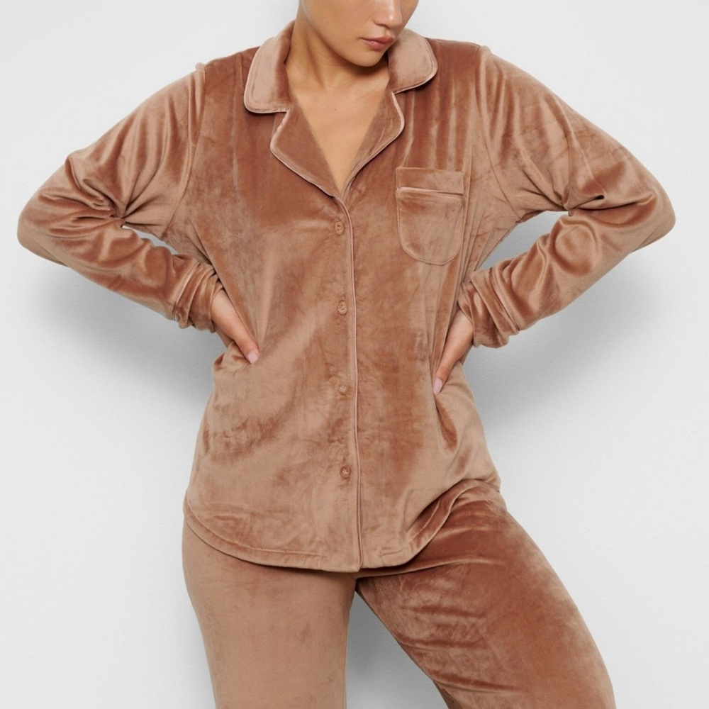 Skims Velour Brown Pajama Top Medium